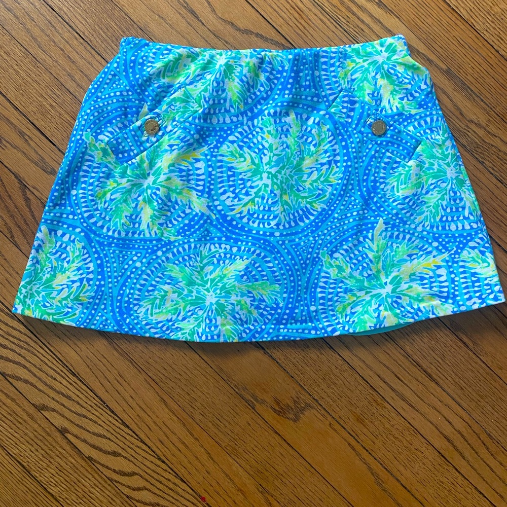 Lilly Pulitzer print skort with elasticized waist.